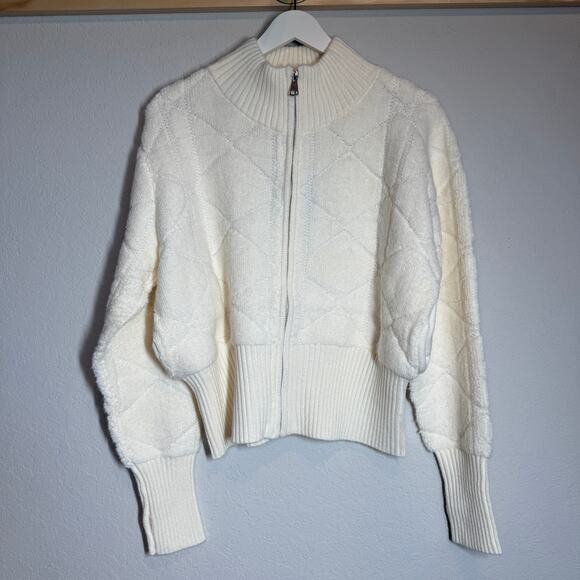 Aaron & Amber Jackets & Blazers - Aaron‎ & Amber Women's Cream Fuzzy Quilted Jacket Size L NEW